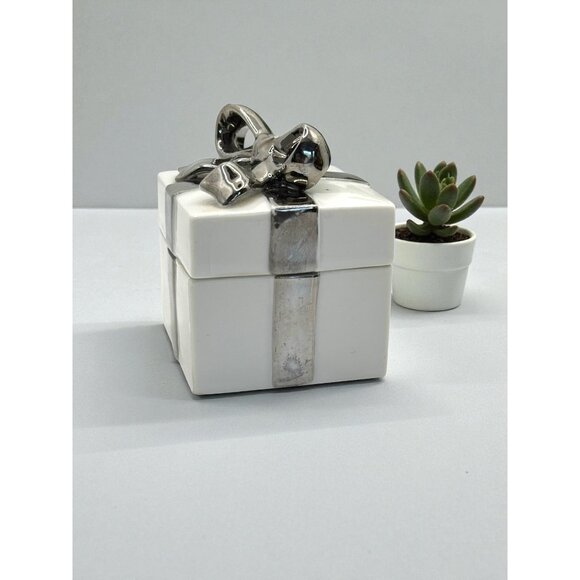 Lefton Porcelain Gift Box Shaped Trinket Holder With Silver Bow Accent - Picture 1 of 9